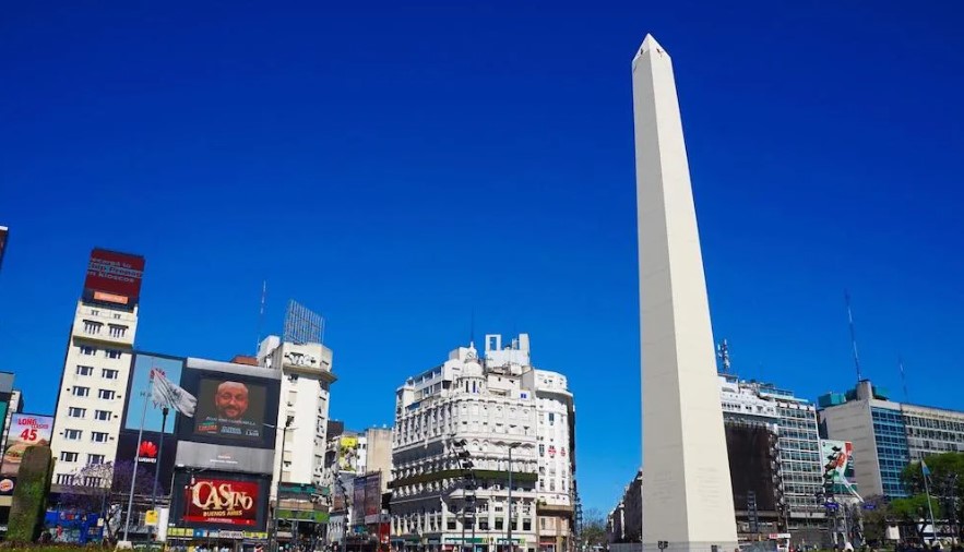 Обелискът в Буенос Айрес
